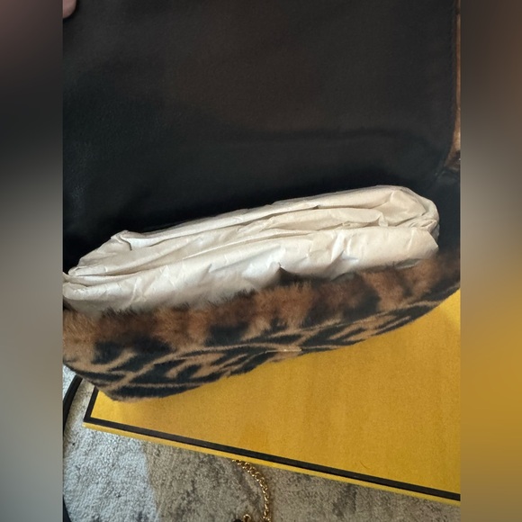 Fendi Baguette Mini shearling sheepskin bag - Picture 8 of 12